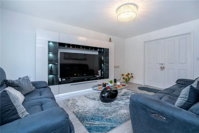 Fontwell Park Drive, Bourne, PE10, photo 2