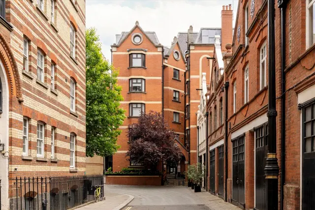 Bourdon Street, London, W1K, photo 1
