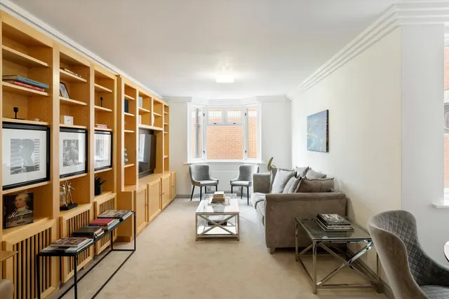 Bourdon Street, London, W1K, photo 2