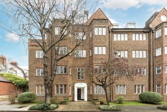 Tudor Close, London, NW3, photo 1