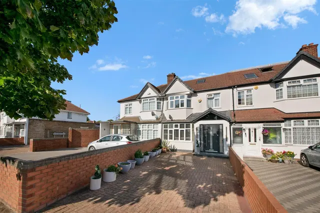 Allenby Road, Southall, photo 1