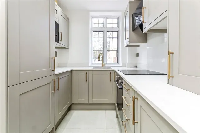 Photo 2 — Kingswood Way, South Croydon, CR2