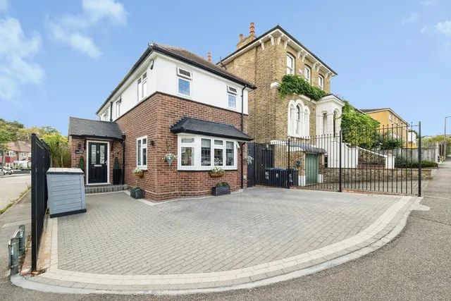 Princes Road, Buckhurst Hill, Essex, IG9, photo 1