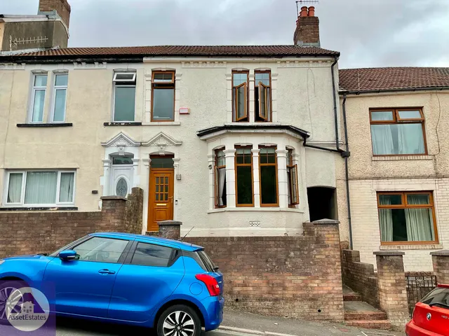Richmond Road, Six Bells, photo 1