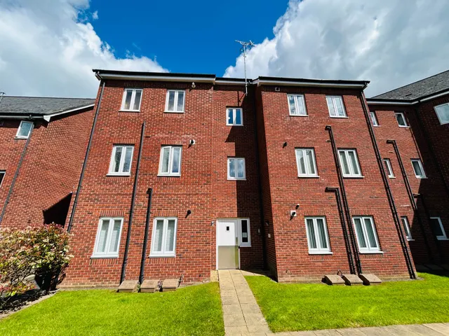 Farcroft Close, Lymm, photo 1