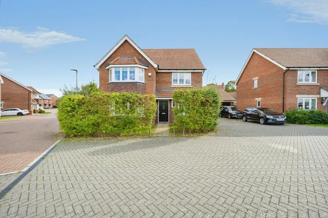 5 bedroom house, Perch Mews, Biddenham, MK40