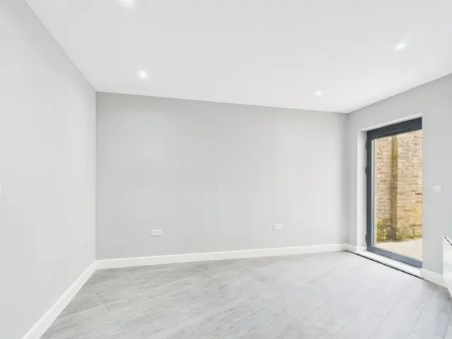 Photo 2 — King Edwards Road, Barking, IG11