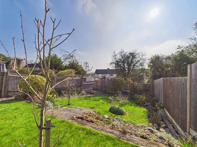 Photo 3 — Mandeville Close, Tilehurst, Reading, RG30