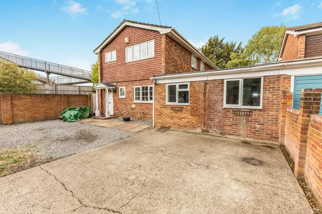 Old Whitley Wood Lane, READING, photo 1