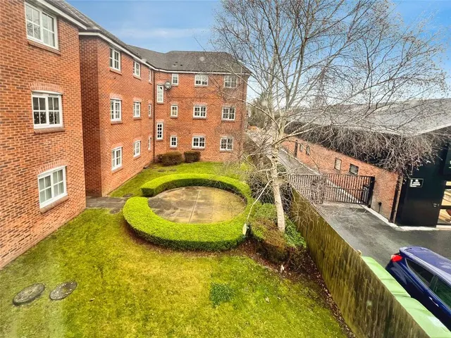 Photo 3 — Hendeley Court, Burton-on-Trent, Staffordshire, DE14