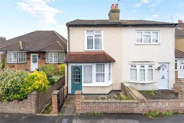 New Road, Hanworth, TW13 6TG, photo 1