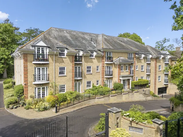 Oatlands Avenue, Weybridge, Surrey, KT13, photo 1