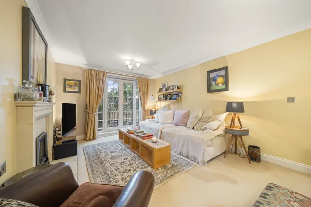 Photo 3 — Oatlands Avenue, Weybridge, Surrey, KT13