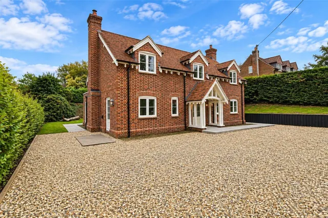 Mary Lane, North Waltham, RG25, photo 1