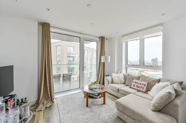 Photo 2 — 43 Wilson House, 94 York Road, London