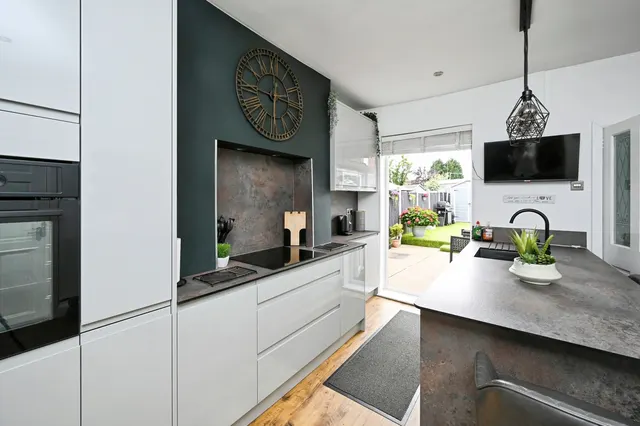 Lawn Road, Sutton-In-Ashfield, NG17, photo 2