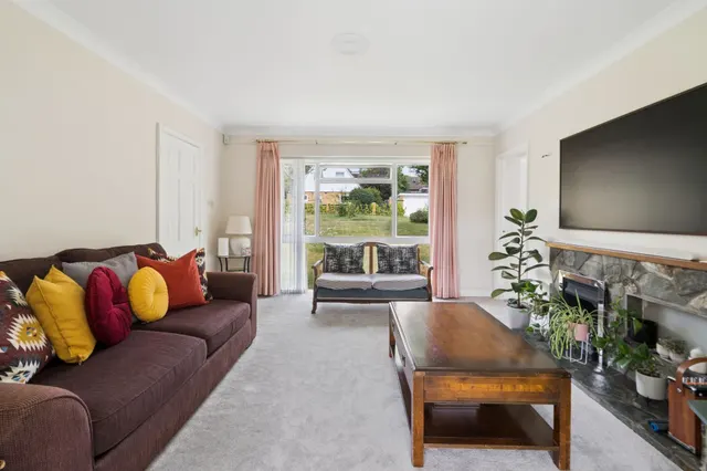 Photo 2 — Shrimpton Close, Beaconsfield, HP9