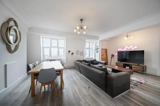 College Crescent, London, NW3, photo 1