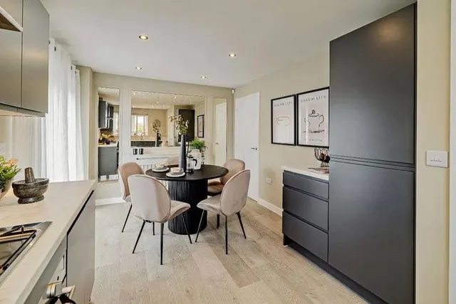 Walsingham Drive, Runcorn, WA7, photo 2