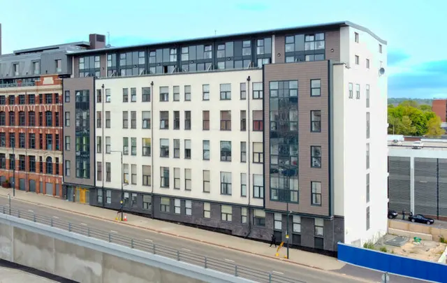 2 bedroom flat — New York Road, LEEDS