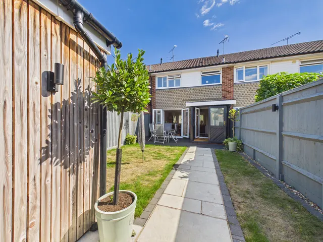 Castleton Court, Marlow, SL7, photo 2