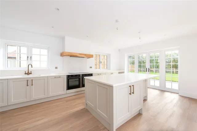 Hedgerow Gardens, Thornborough, MK18, photo 2