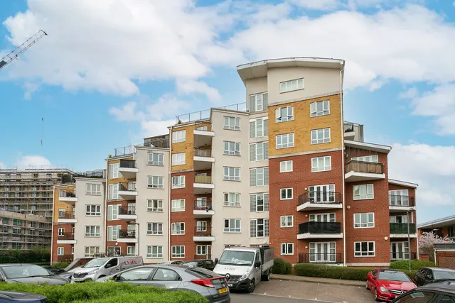 24 Omega Court, The Gateway, Watford, photo 1