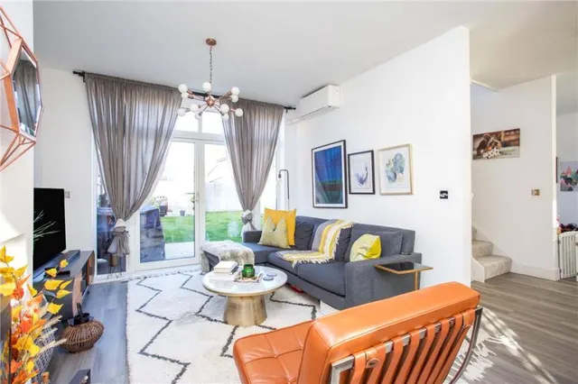 Dorchester Mews, Upper Longcross, KT16, photo 3