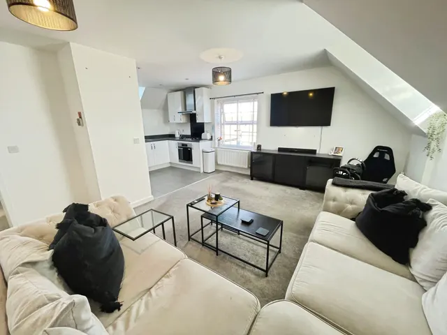Photo 2 — Murano Drive, Chineham, Basingstoke, Basingstoke, RG24 8PN