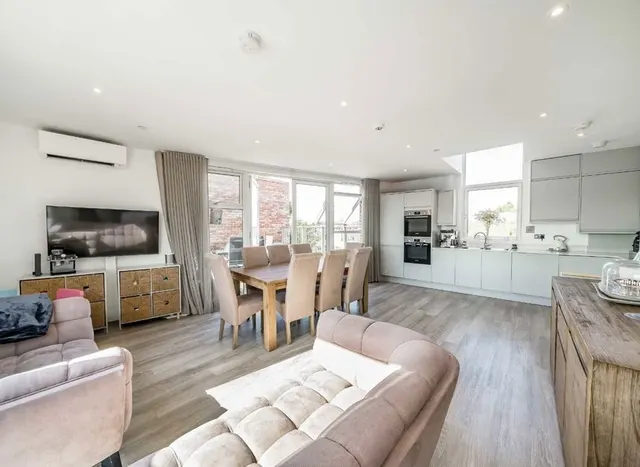 Edgewood Mews, Finchley, N3, photo 2