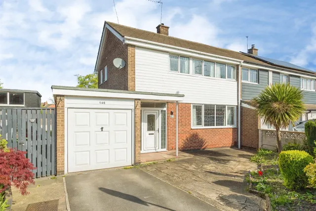 Queen Elizabeth Drive, Normanton, photo 1