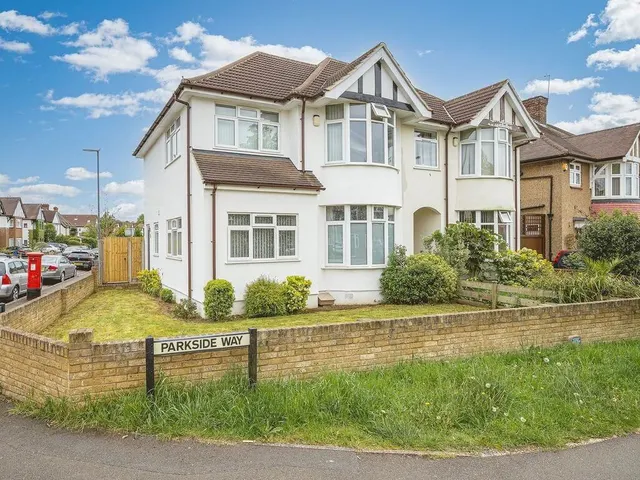 Parkside Way, Harrow, HA2, photo 1