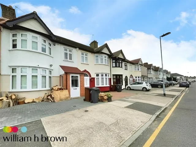 Wilmington Gardens, Barking, IG11, photo 1