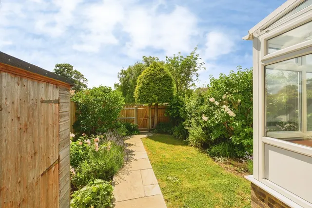 Sparrowsmead, Redhill, RH1, photo 3