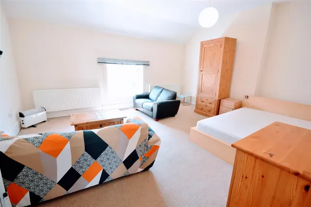 High Street, Epsom, KT19, photo 1