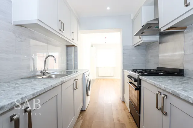 Beechwood Avenue, Greenford, UB6, photo 3