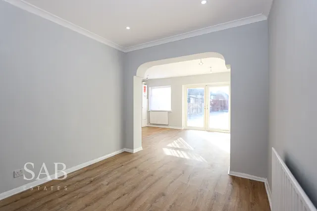 Beechwood Avenue, Greenford, UB6, photo 2