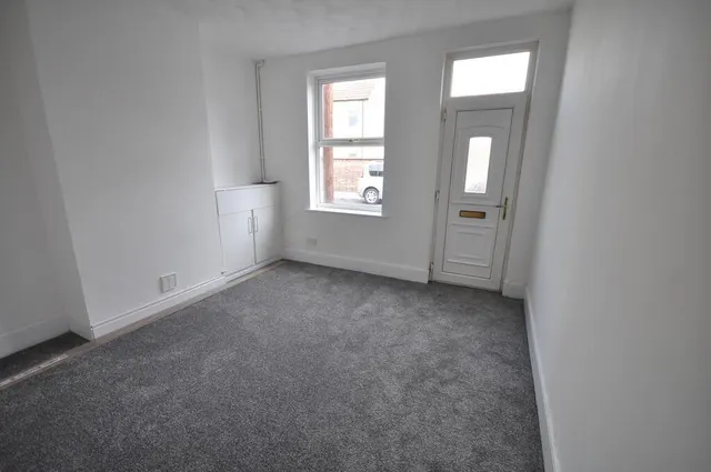 Queen Street, Burton-on-Trent, DE14, photo 2