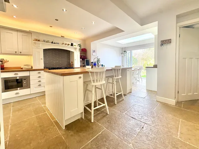 Dorchester Road, BH16, photo 2