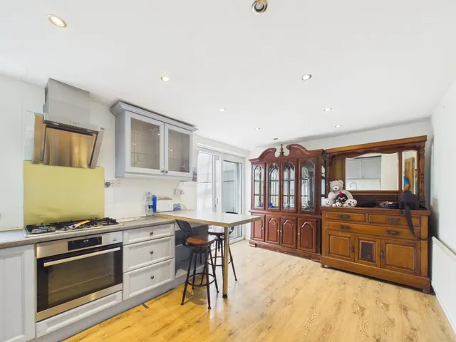 Swan Lane, London, N20, photo 3