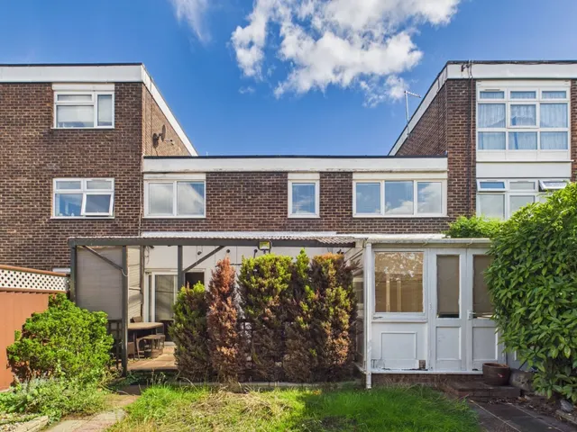 Swan Lane, London, N20, photo 2