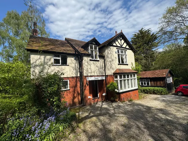 Mellor, Stockport, photo 1
