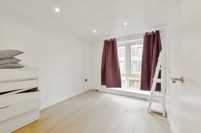 Photo 3 — 1 Rosemoor House, 90-94 Broadway, London