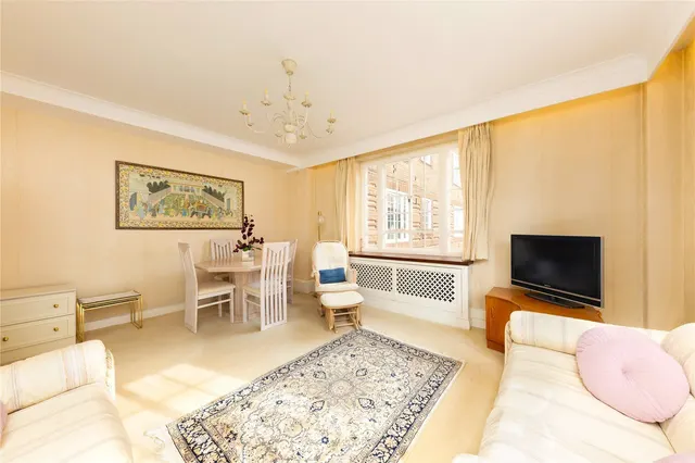 Photo 2 — Swan Court, Chelsea, SW3