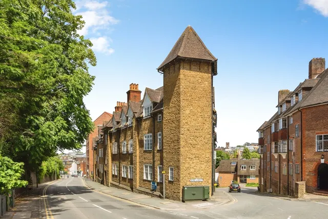 Portsmouth Road, Guildford, GU2, photo 3