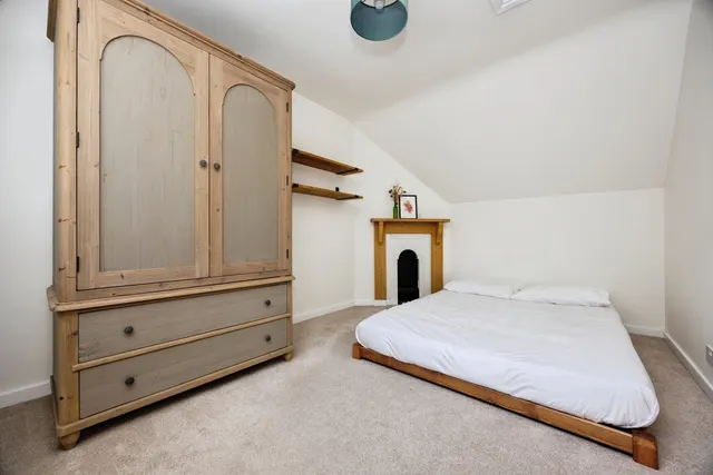 Portsmouth Road, Guildford, GU2, photo 2