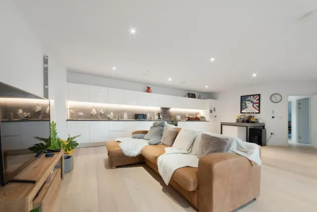 Commodore House, Royal Wharf, E16, photo 2