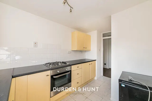 Avelon Road, Rainham, RM13, photo 3