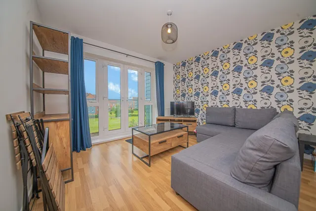 Photo 3 — Somers Way, Eastleigh, SO50 5TQ