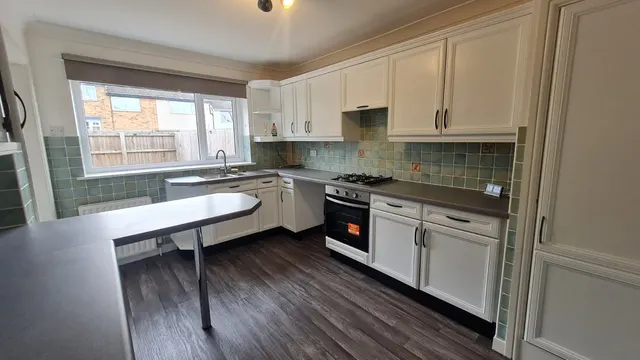 Ingram Crescent, Knottingley, WF11, photo 2